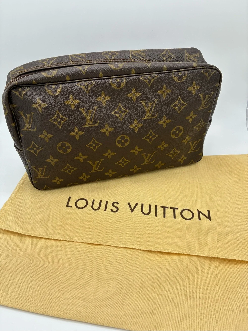 Louis Vuitton vintage monogram trousse 28 toiletry  bag with LV dust bag